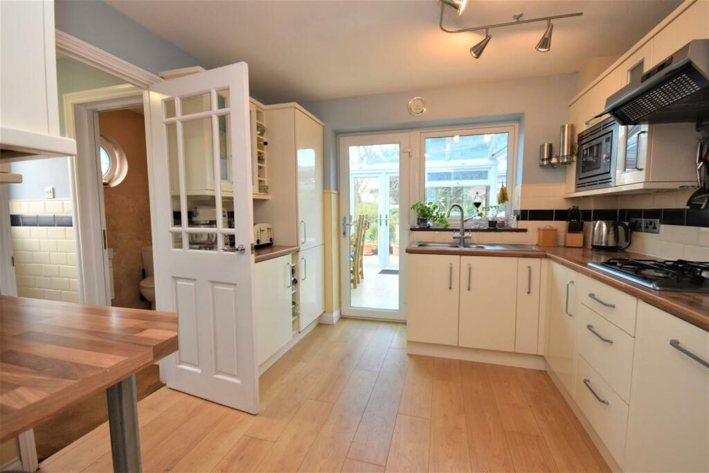 Kitchen..JPG