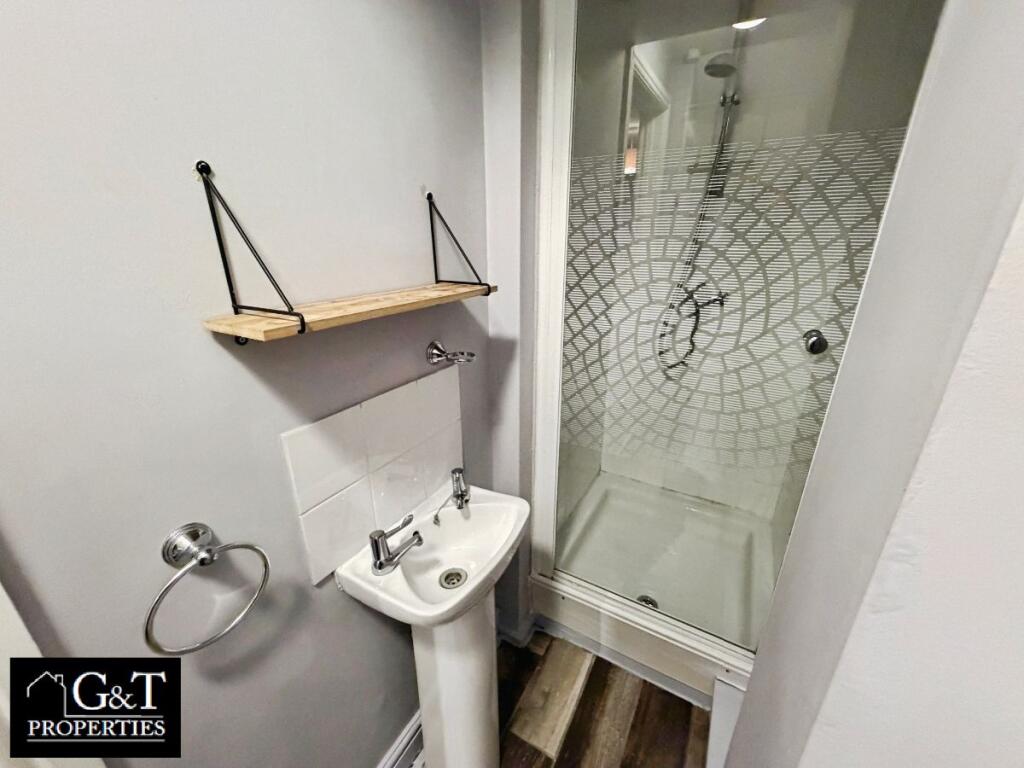 MASTER ENSUITE