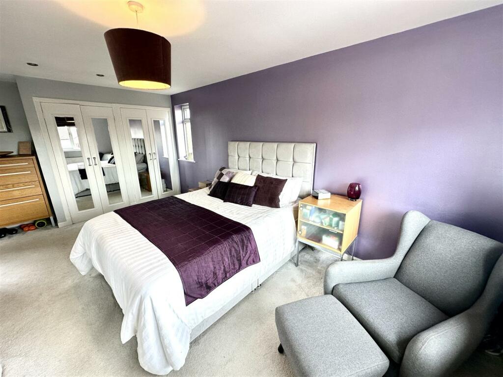 PRINCIPAL BEDROOM