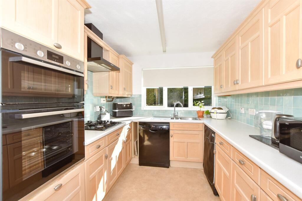 Kitchen/ Breakfast Room