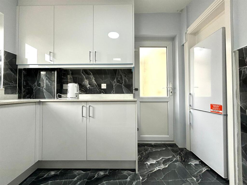 Kitchen shot 2.jpeg