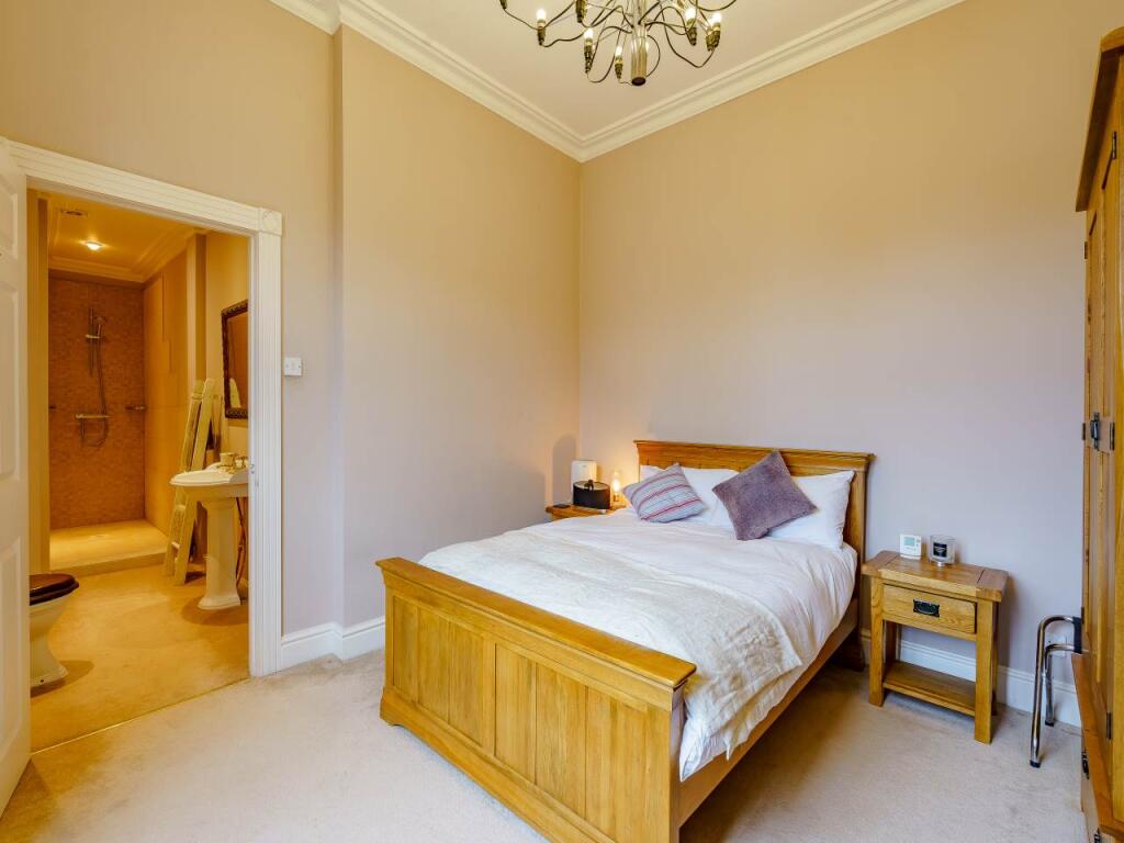 8483175-interior38