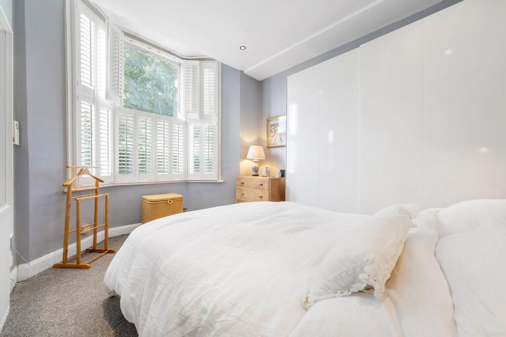 Bedroom (1).JPG