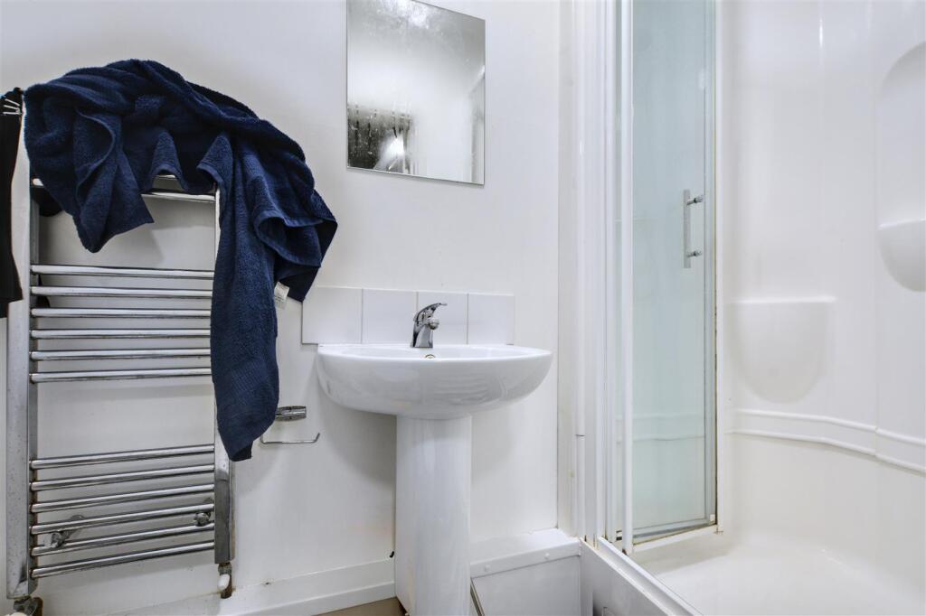 Ensuite 3.jpeg