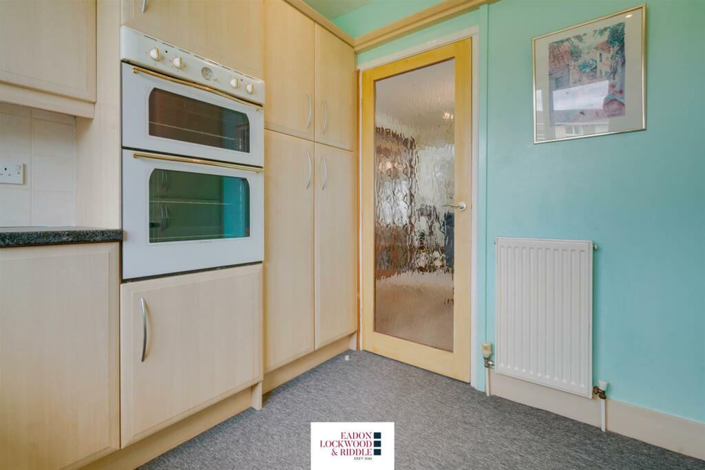 Kitchen  2.jpg