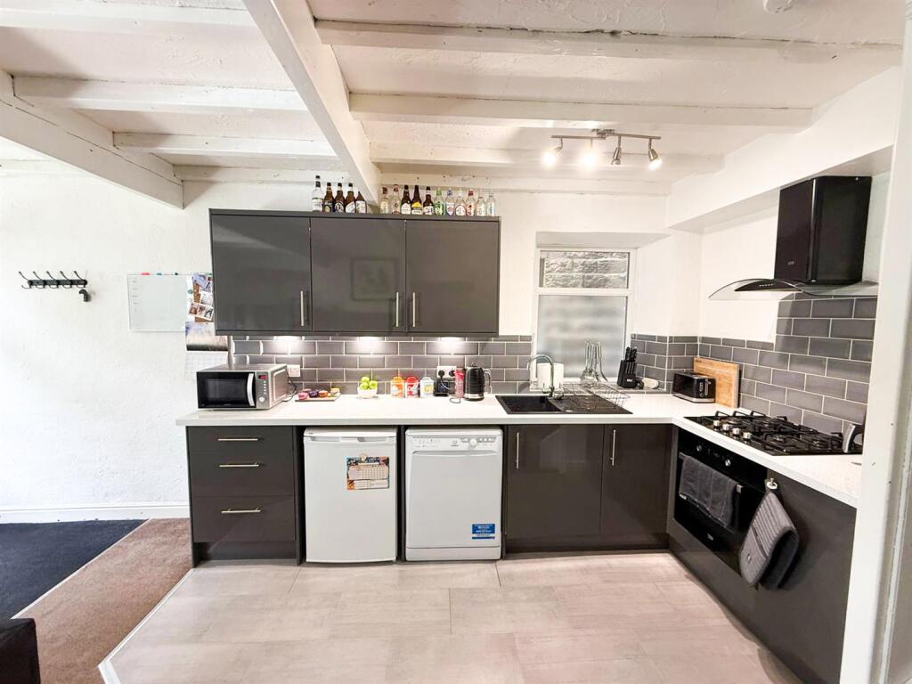 2 bed end terrace Silsden