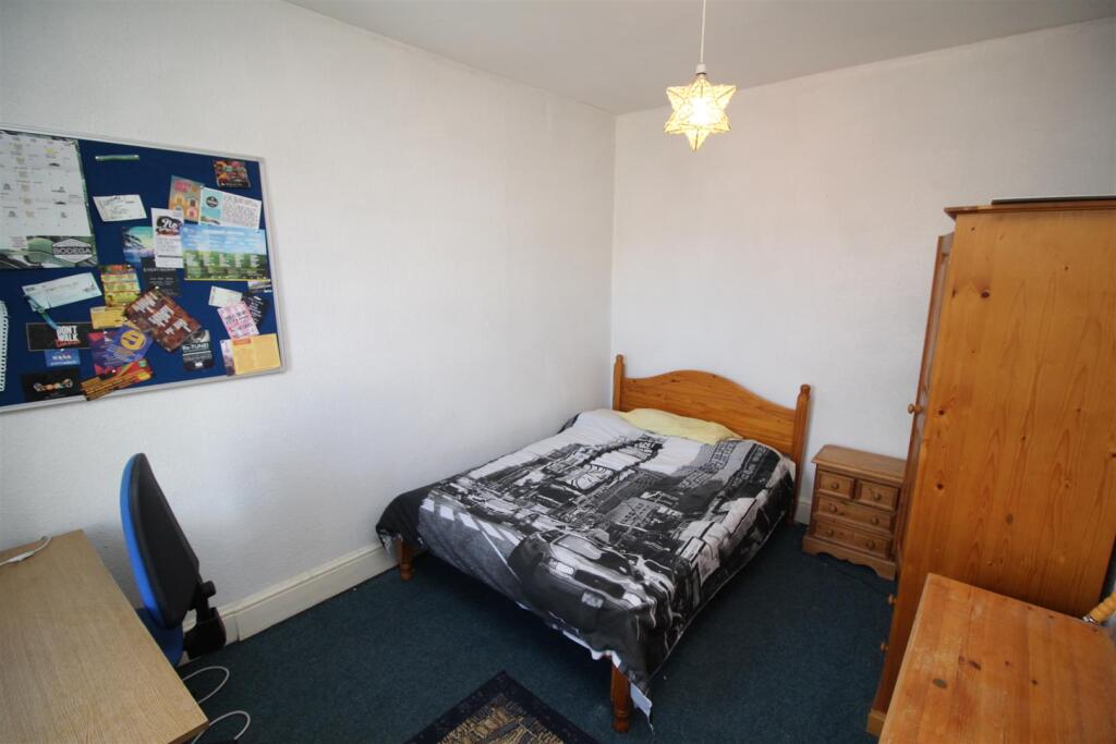 student props 92nsv8.jpg