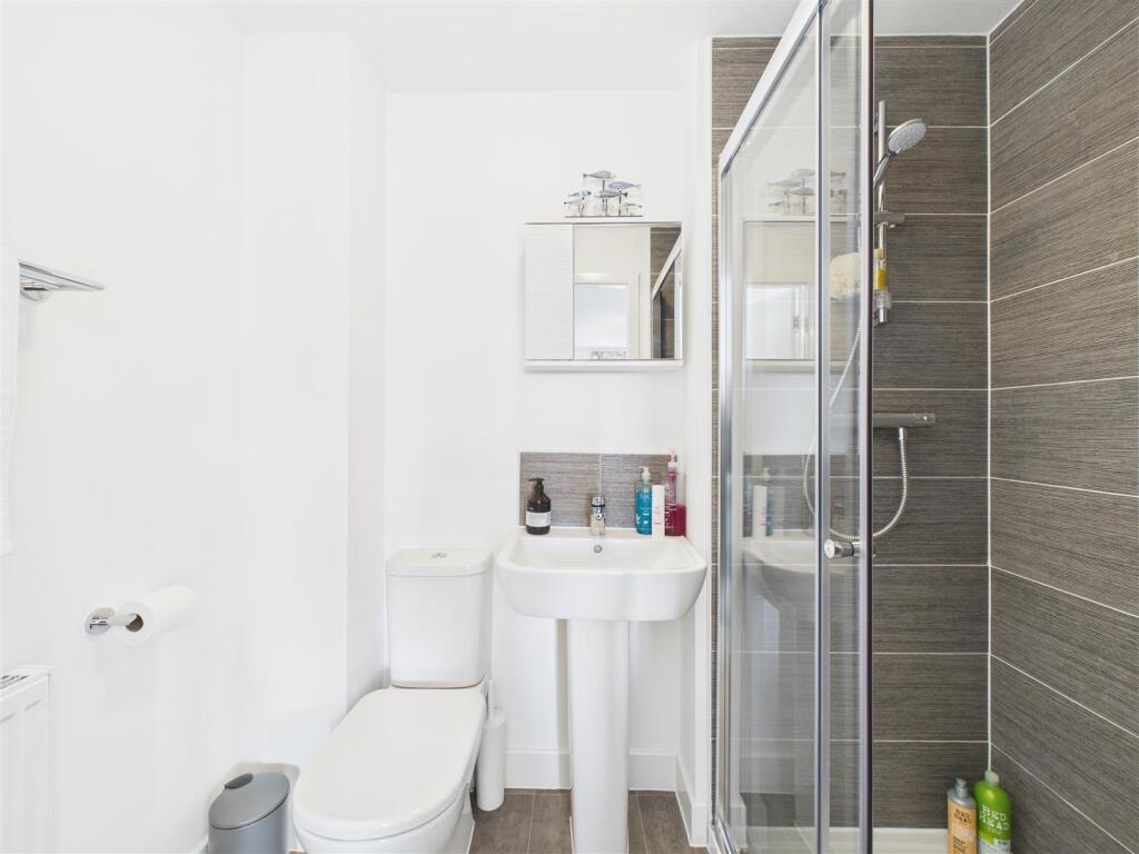 EN SUITE