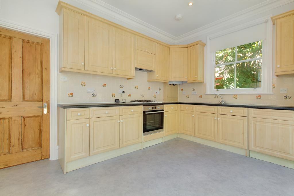 2.KITCHEN.jpg