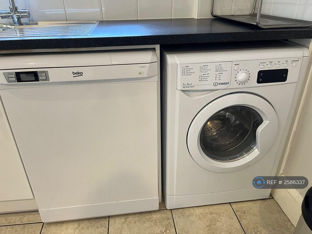 Kitchen - Washer-Drier And Dishwasher