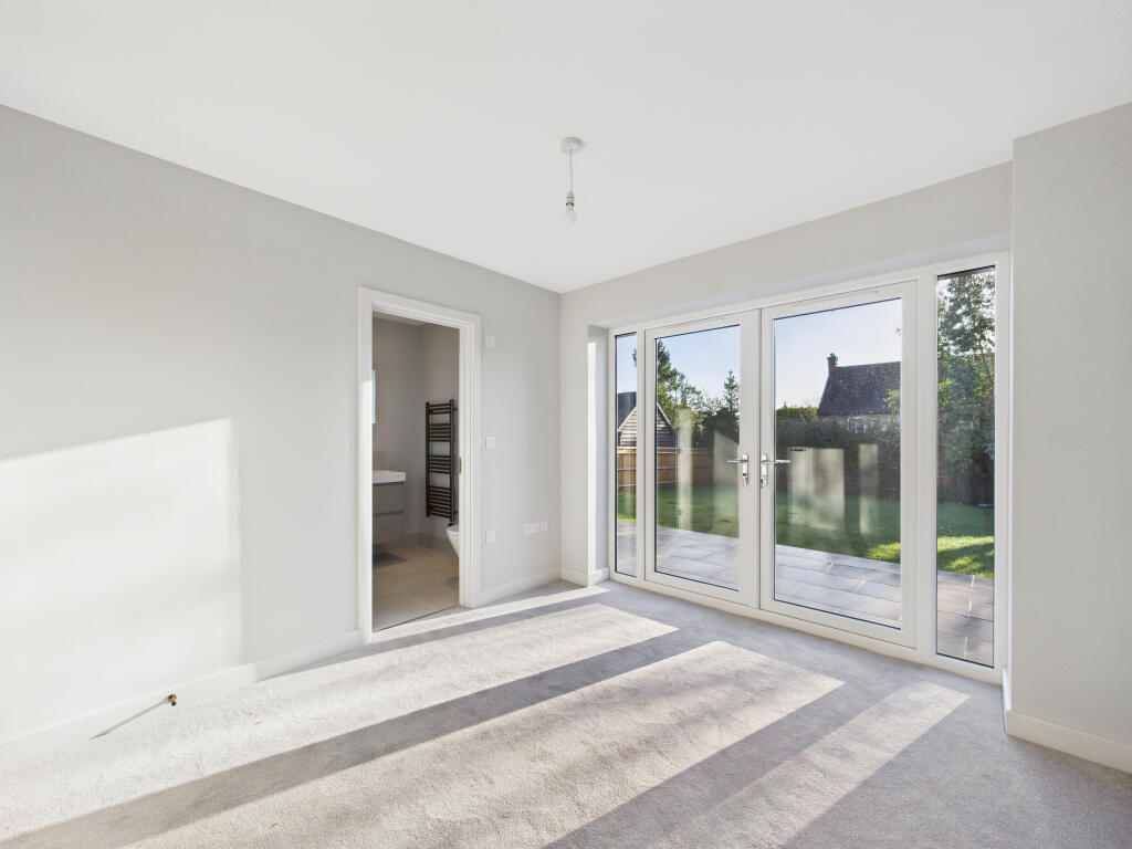 CAM01354G0-PR0625-STILL009