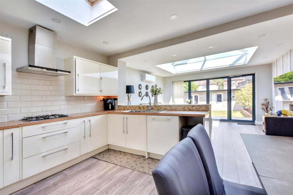 Kitchen_1.jpeg