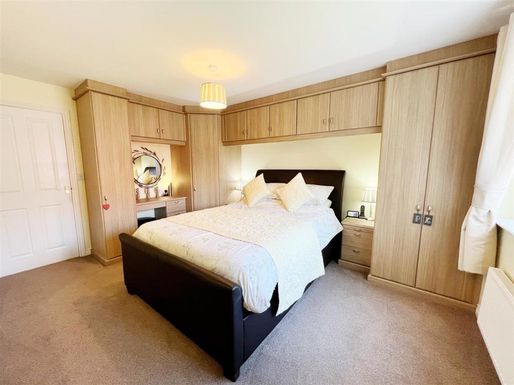Bedroom 1 pic 2.jpg