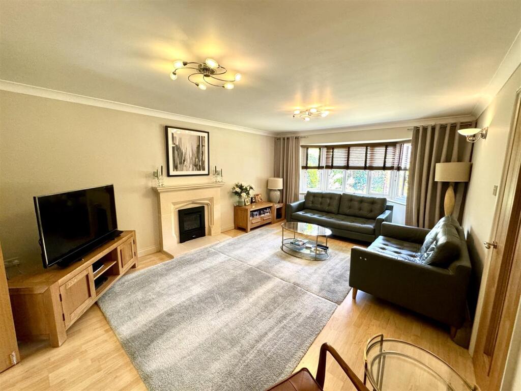 FORMAL DINING AREA