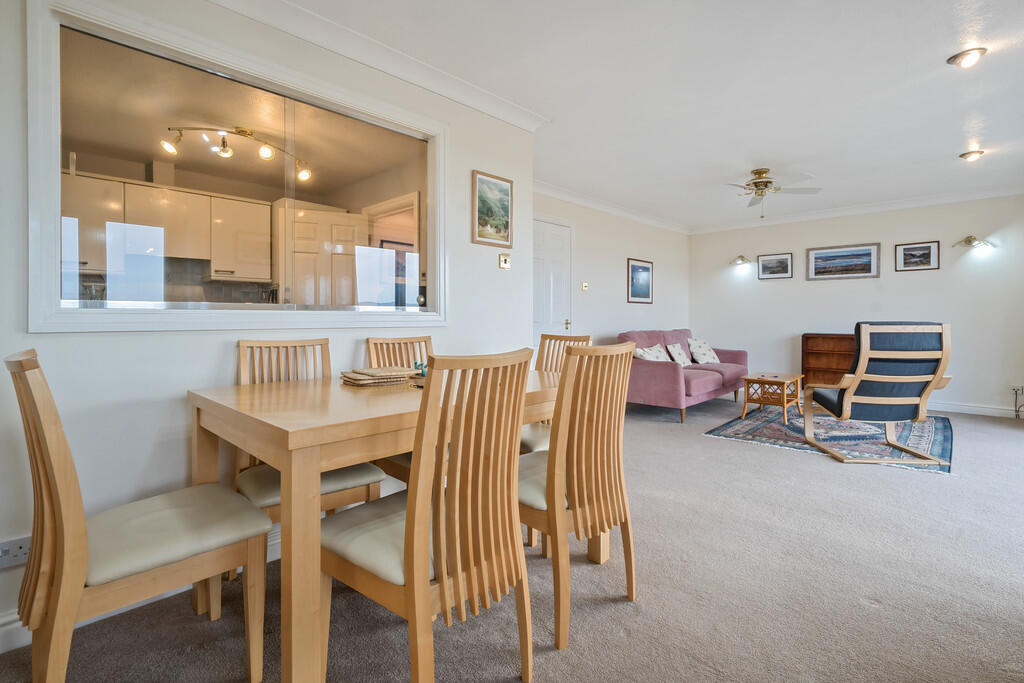 Living/Dining Roo...