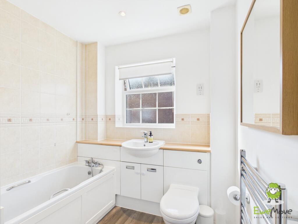 CAM03778G0-PR0199-STILL009