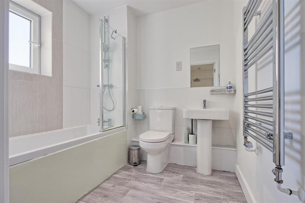 Bathroom 1.jpg