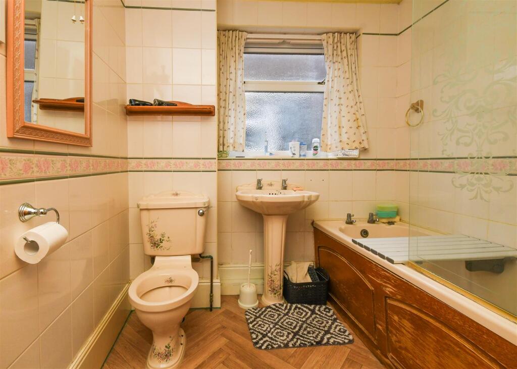 45 Grange Park - Bathroom.jpg