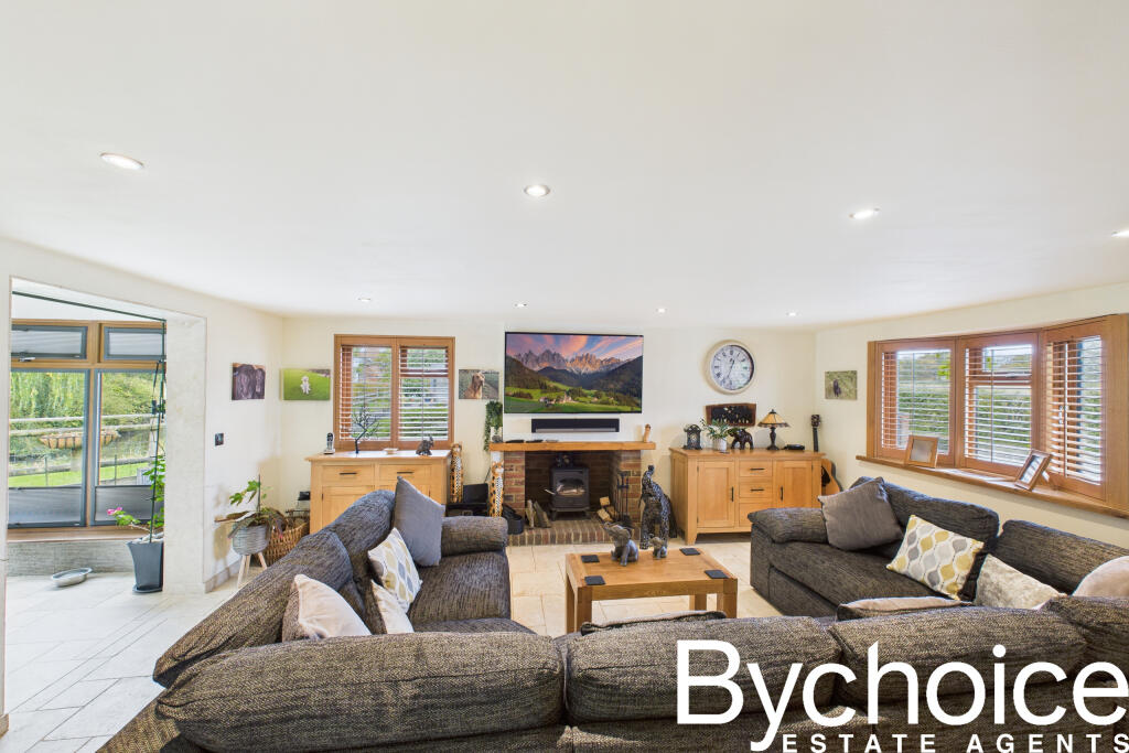 CAM05454G0-PR0065-STILL012