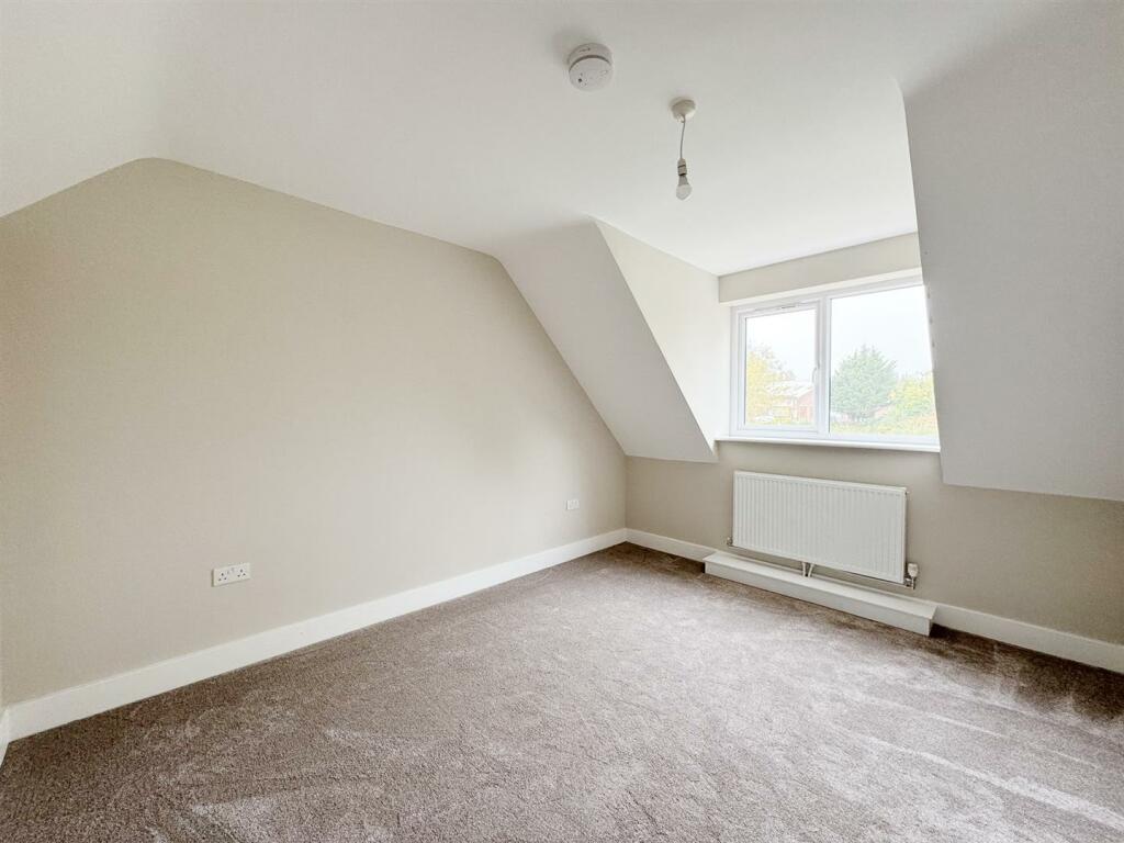 6A Staion Rd Desborough-64.jpg