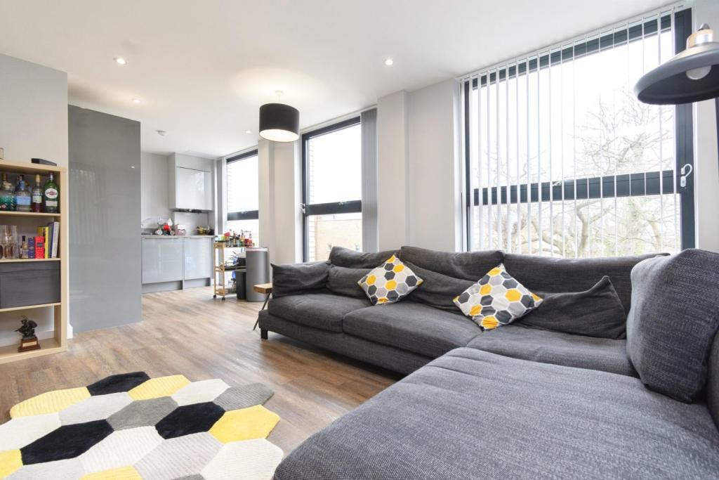 Lounge / Kitchen