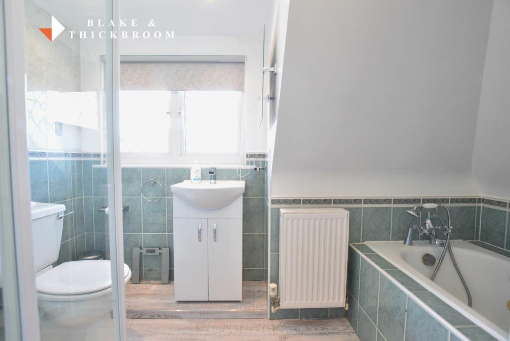 EN SUITE BATHROOM