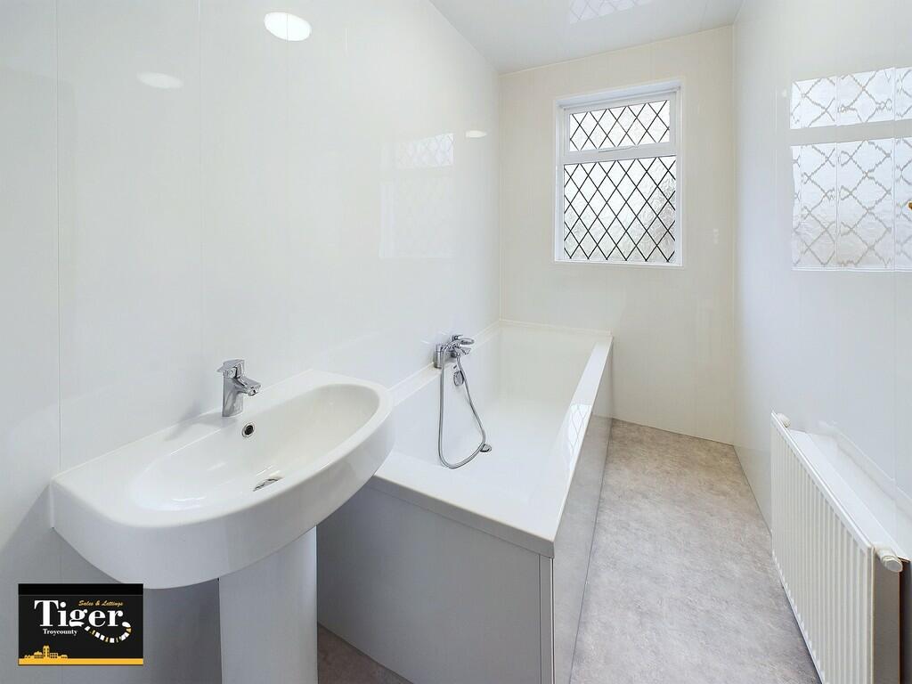 CAM02176G0-PR0437...