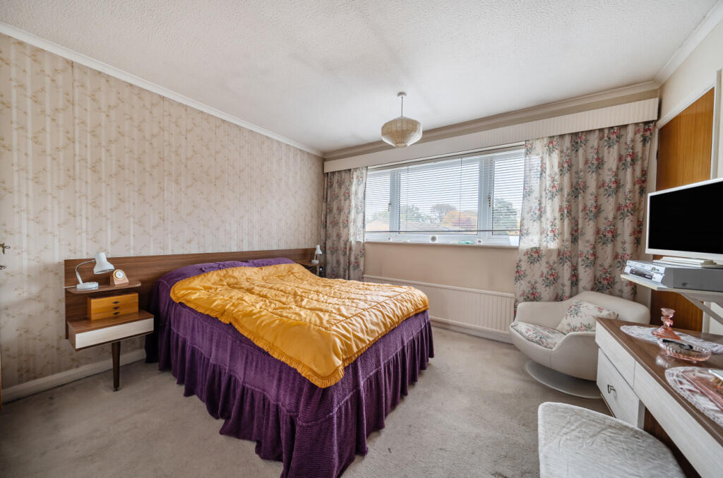 1369323-9-68ef76a...