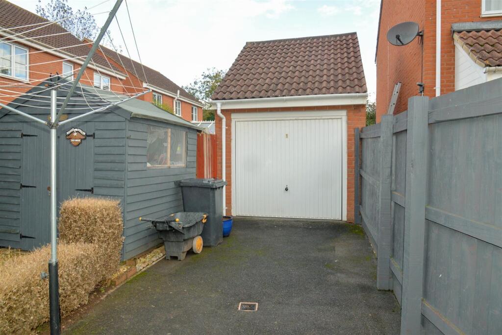 Driveway &amp; Garage 1.jpg