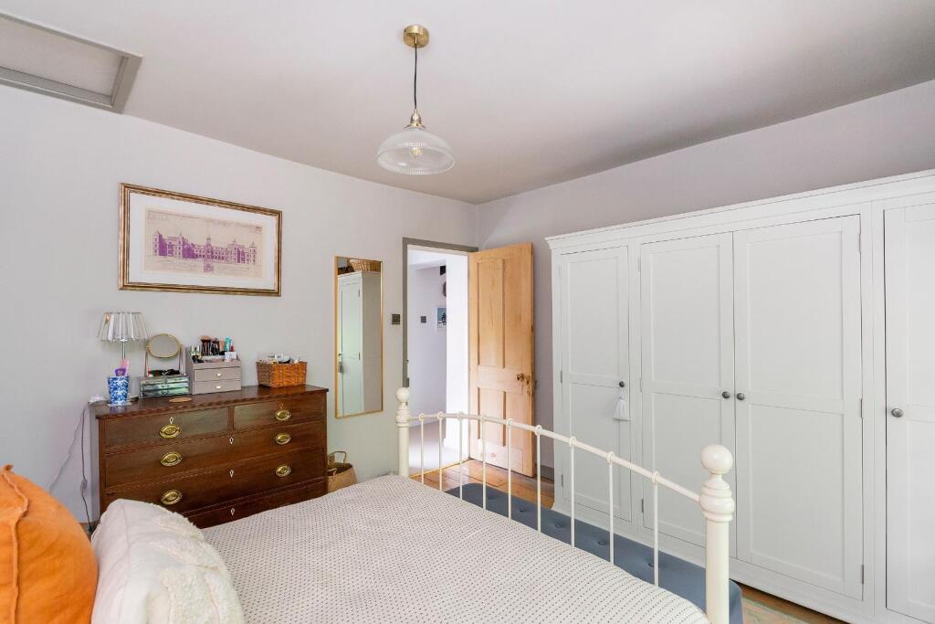 0N2CKN - Bedroom A.jpg