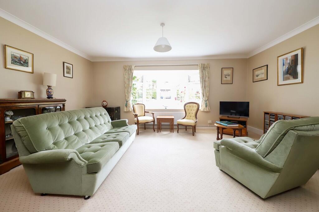 33 Barrowdene Clo...