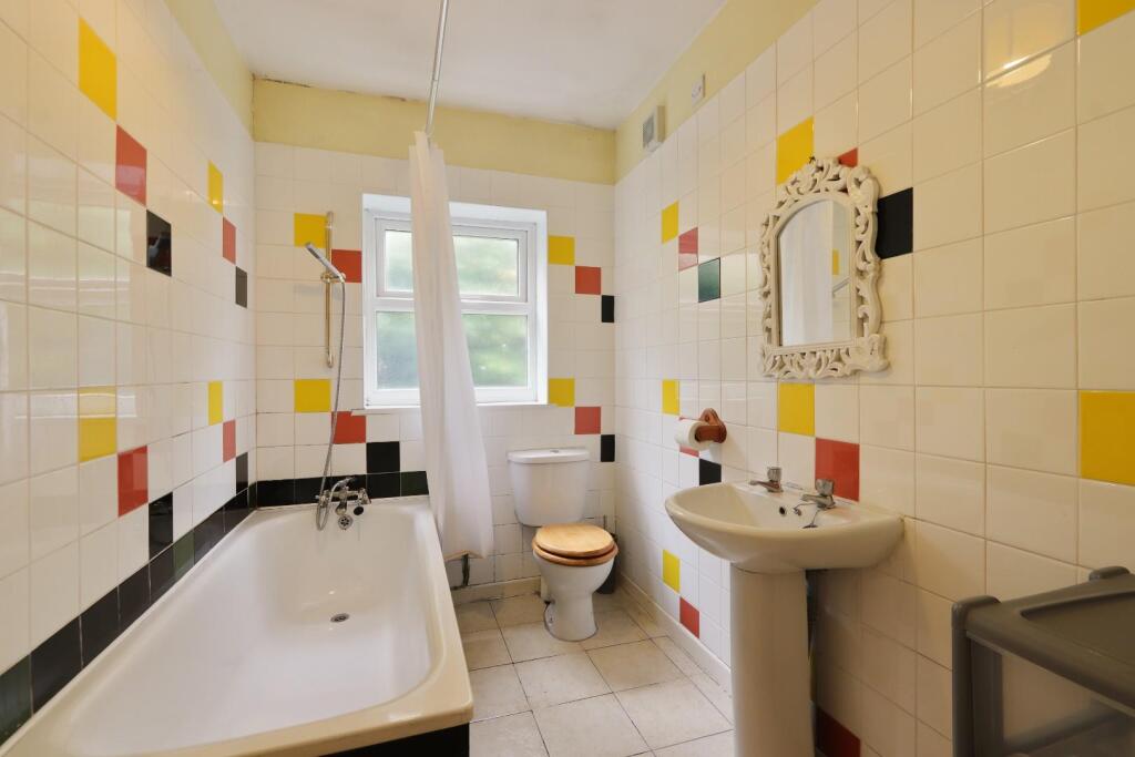 ANNEX BATHROOM