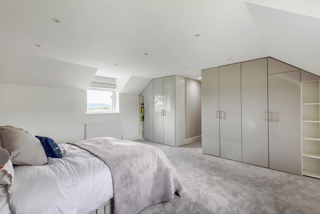 Master Bedroom Su...
