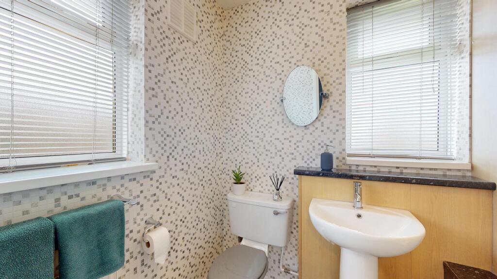 1-Queenswood-Close-03092025_172054