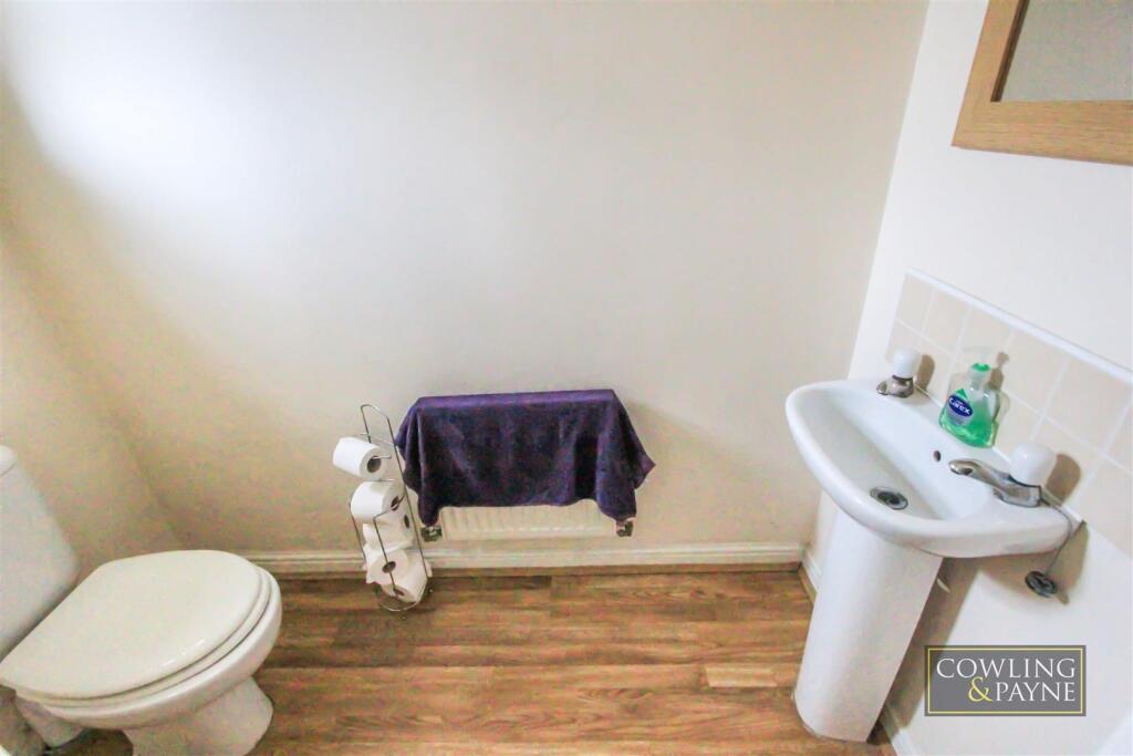 GROUND FLOOR CLOAK ROOM