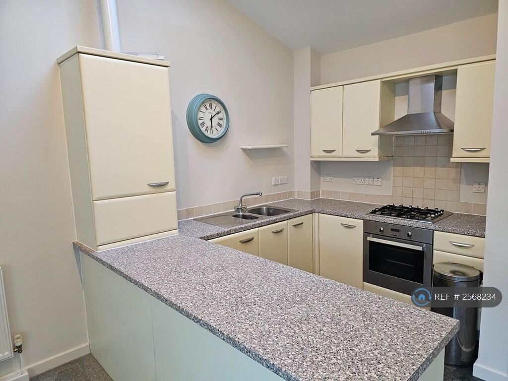 Fully Fitted Kitchen