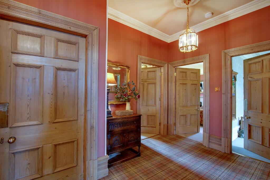 Apt 2 hall