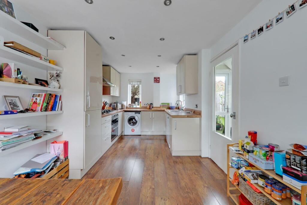 04-4436JHPropWorld - 7 Canal Walk - 10-medium.jpg