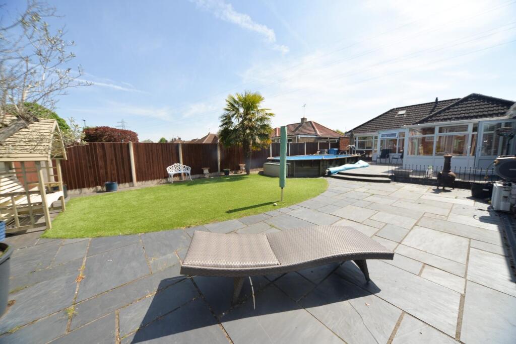 Garden with pool.jpg