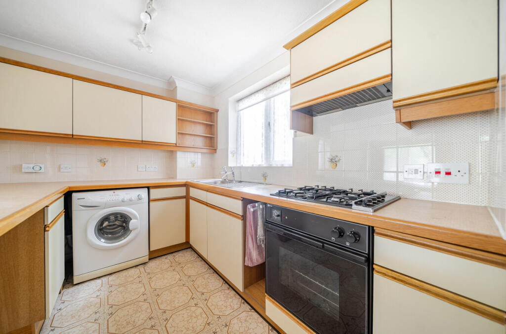 1300675-26-683748...