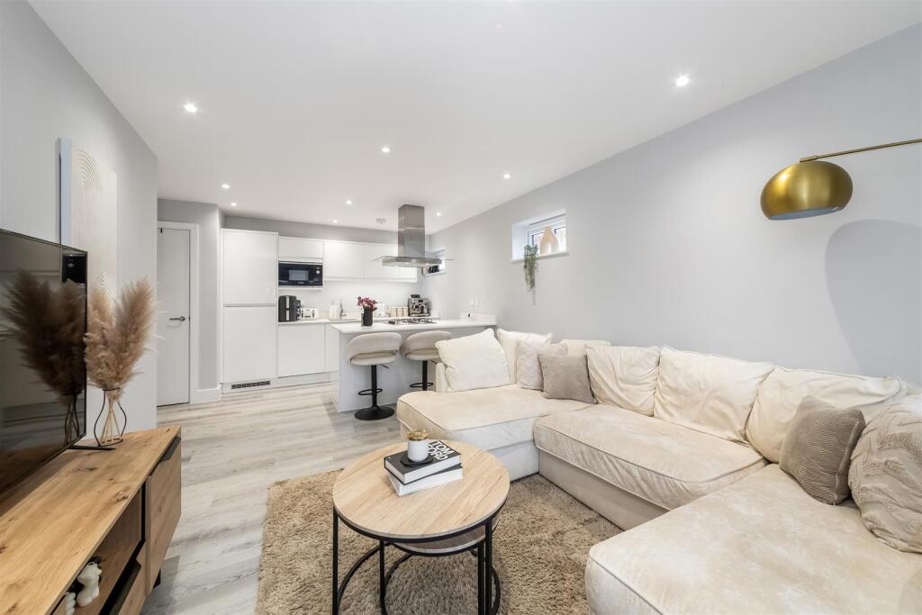 Kitchen &amp; Reception Room