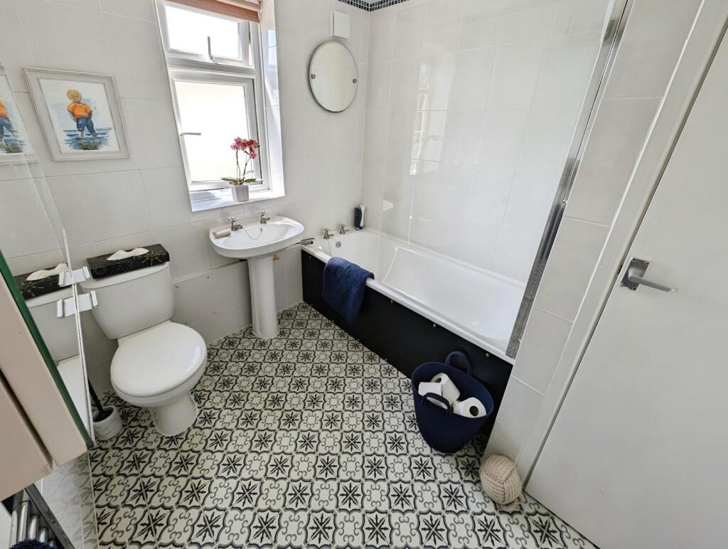 f94b9e49-bath.jpg