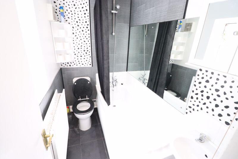 GROUND FLOOR BATHROOM