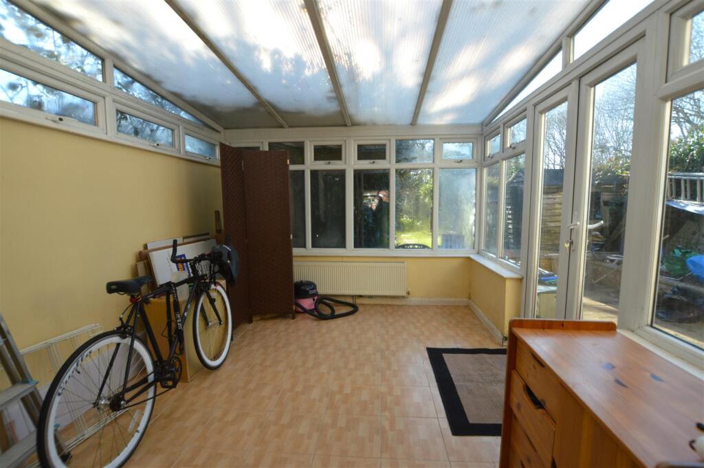 3 Mill Farm Crescent conservatory.JPG