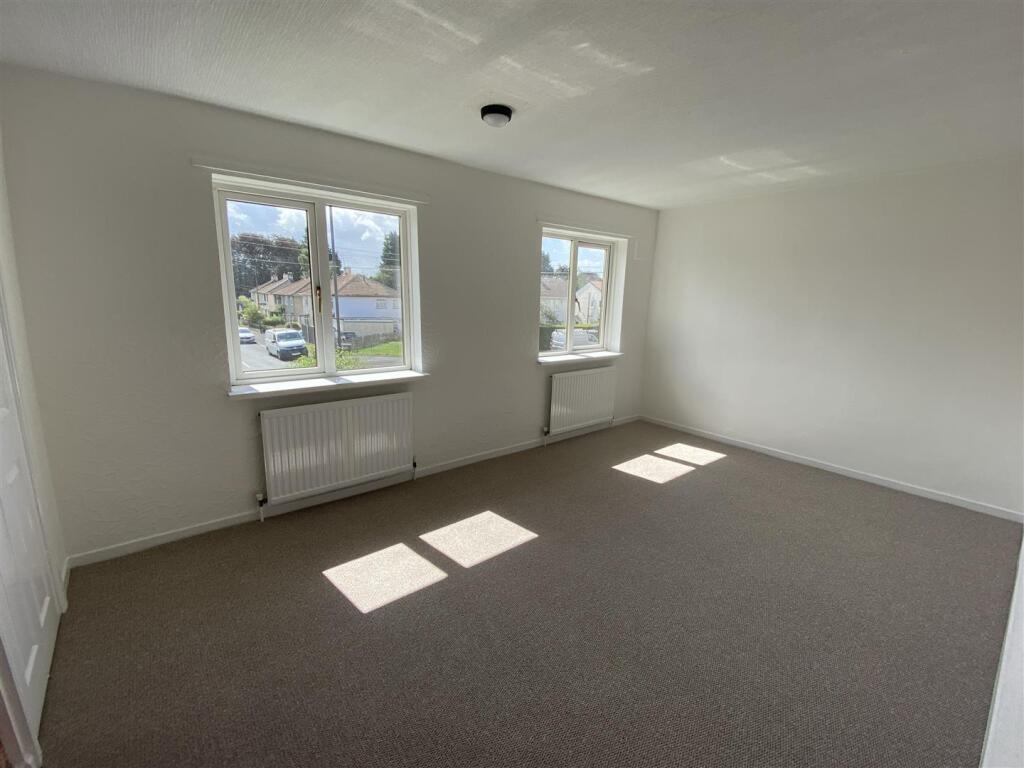 Bedroom no.1 front double: