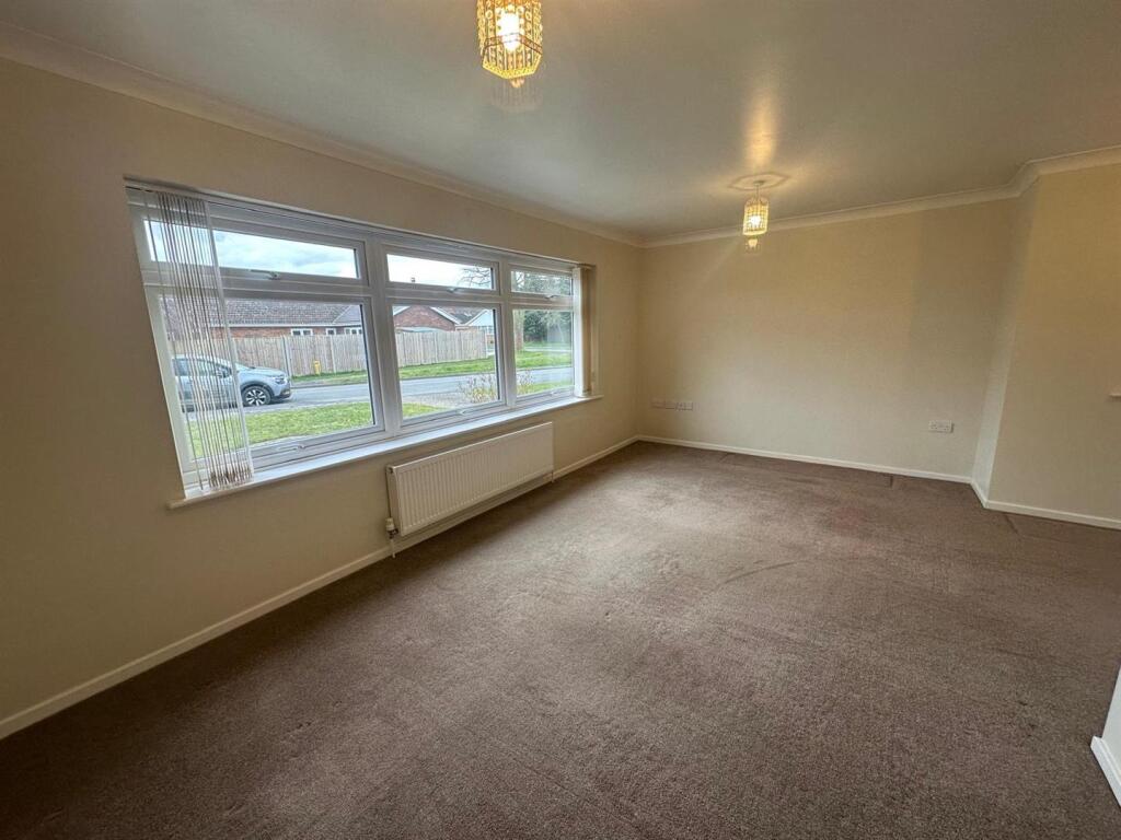 Sitting Room/Dining Room