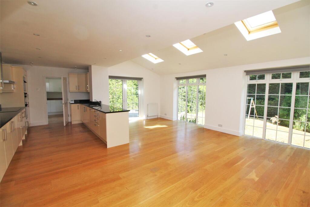 OPEN PLAN DINING/FAMILY