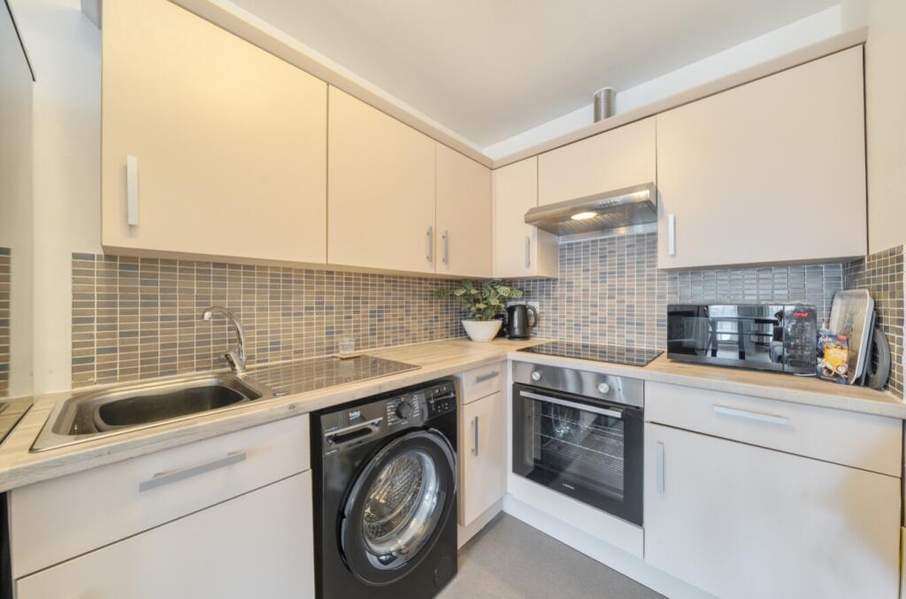 1333702-10-6890e57764926