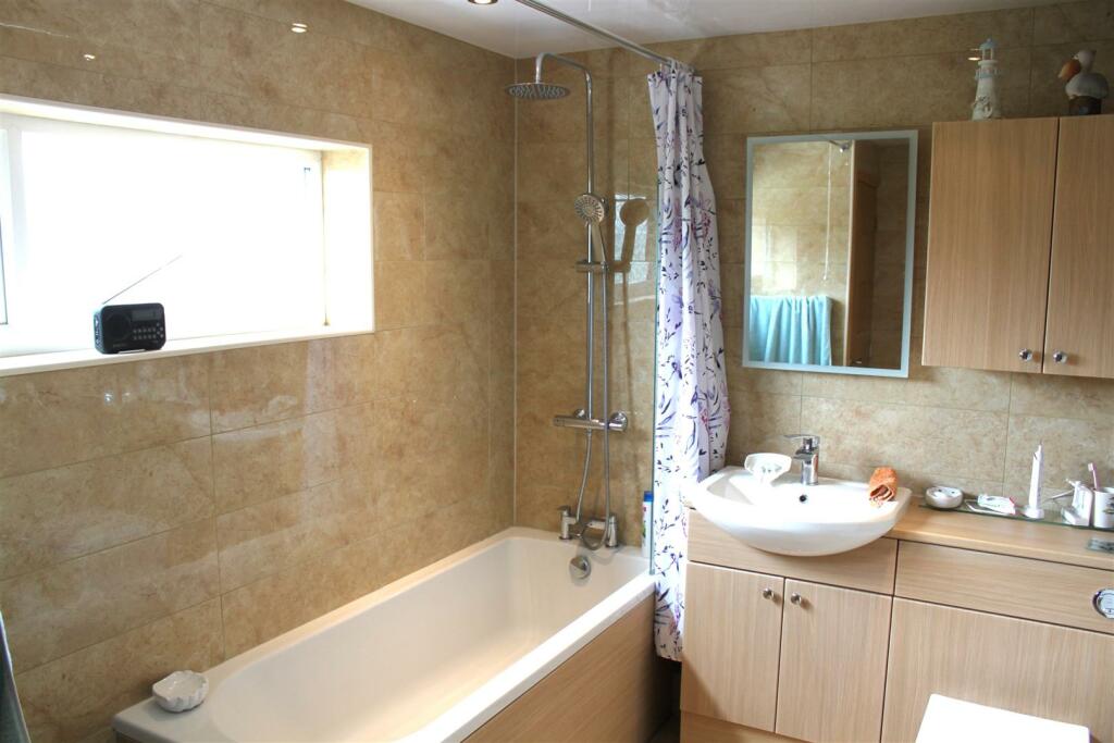 RE-FITTED 3 PIECE BATHROOM