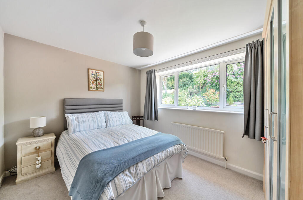 1298401-9-682de9b...